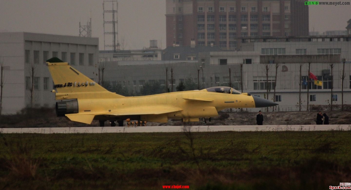 歼-10B战斗机2012年底新照片