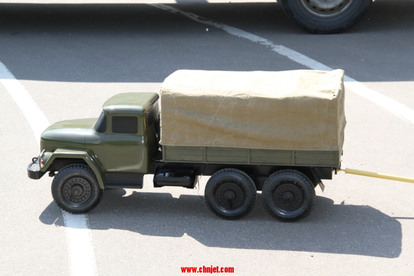 1:5.5比例俄罗斯卡车ZIL-130模型