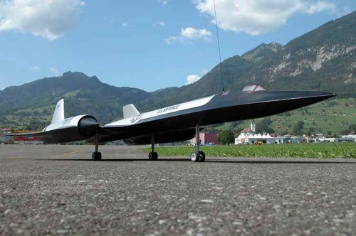 大型SR-71黑鸟涡喷模型飞机飞行表演