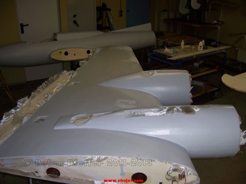 翼展5米多的B-17“空中堡垒”模型飞机制作过程 