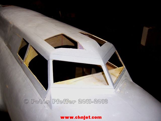 翼展5米多的B-17“空中堡垒”模型飞机制作过程