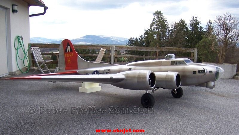 翼展5米多的B-17“空中堡垒”模型飞机制作过程