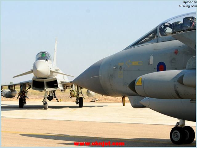 Typhoon_combat_fighter_aircraft_United_Kingdom_British_Royal_Air_Force_RAF_002.jpg