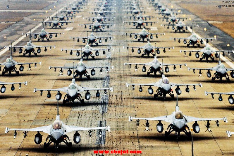 _F-16_Fighting_Falcons_demonstrate_an_Elephant_Walk_as_they_taxi_down_a_runway_during_an_exercise_at_Kunsan_Air_Base_South_Korea_on_March_2_2012.jpg