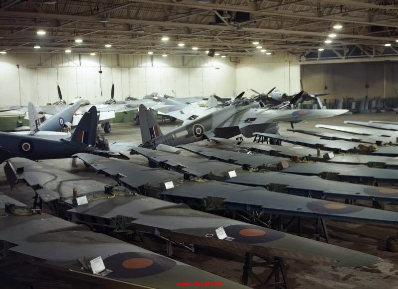 De_Havilland_Mosquito_production_at_Hatfield_1943.jpg