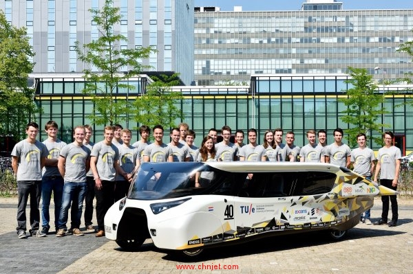 荷兰团队实现全太阳能汽车