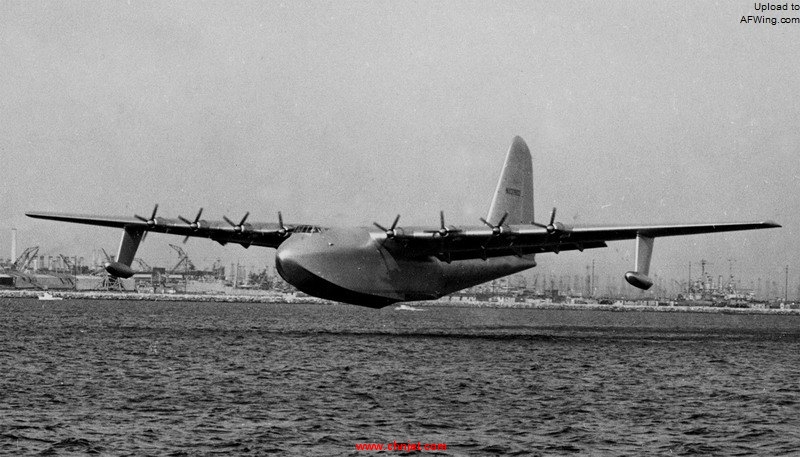 Hughes-H-4-Hercules-Spruce-Goose-In-Flight.jpg
