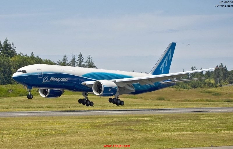 First_Boeing_777F_Lands_after_B-1_Flight.jpg