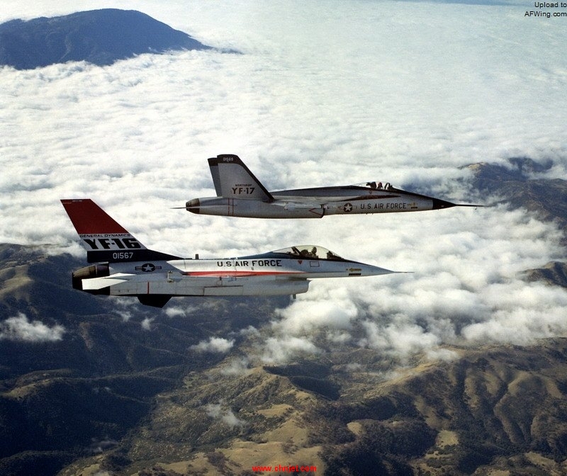 YF-16_and_YF-17_in_flight.jpg