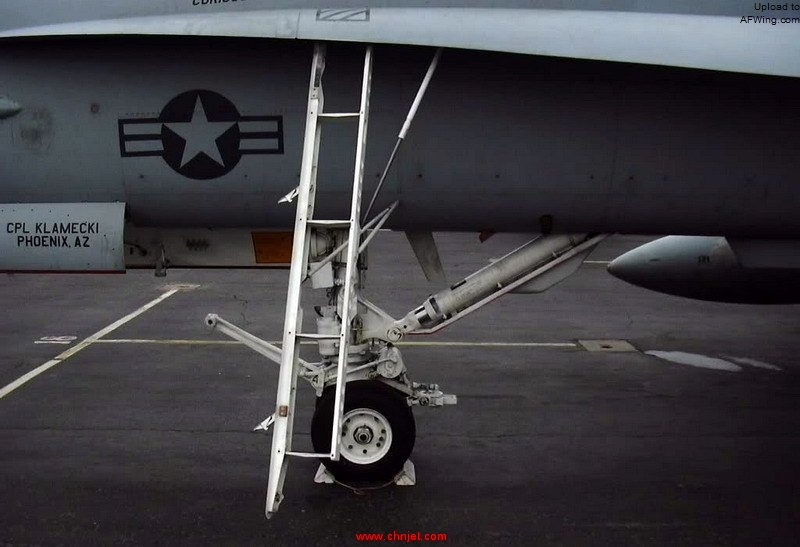 F-18Dboardingladder1.jpg