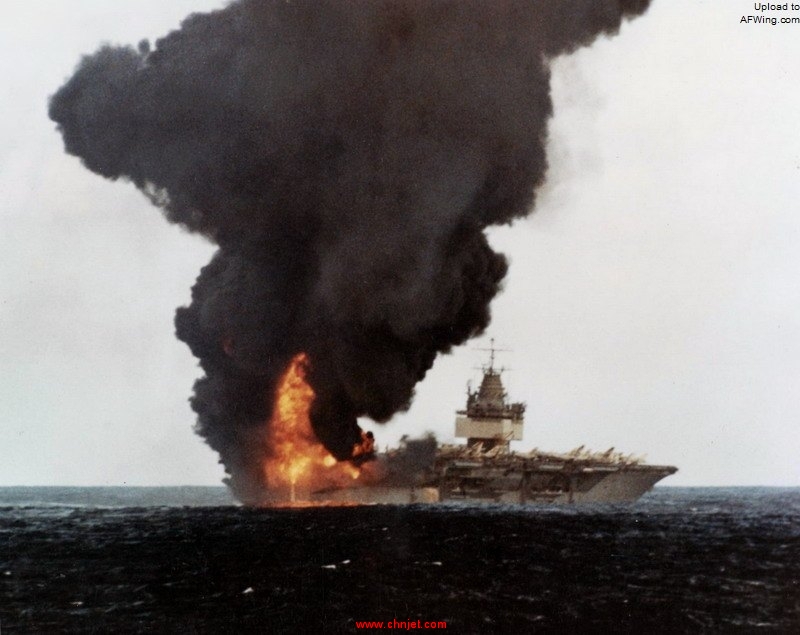 USS_Enterprise_%28CVN-65%29_burning,_stern_view.jpg