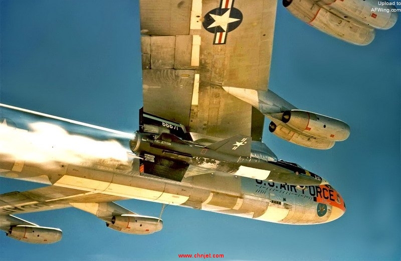 X-15_66671_Under_B-52_Wing-In-Flight.jpg