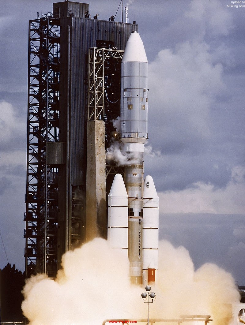 800px-Titan_3E_Centaur_launches_Voyager_2.jpg