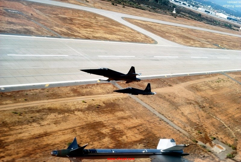 F-5-MiG-28s-takeoff-Baranek.jpg