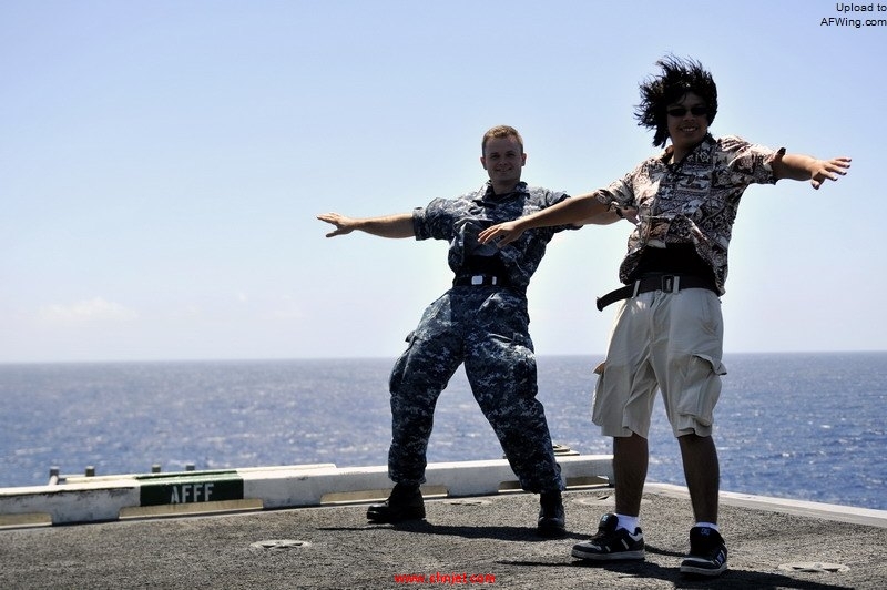 Flickr_-_Official_U.S._Navy_Imagery_-_A_Sailor_enjoys_the_wind_with_a_tiger_cruise_participant..jpg