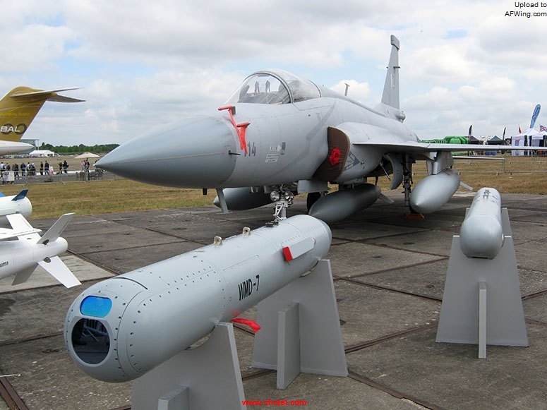 farnborough-2010-pac-jf-17-with-missiles-2.jpg