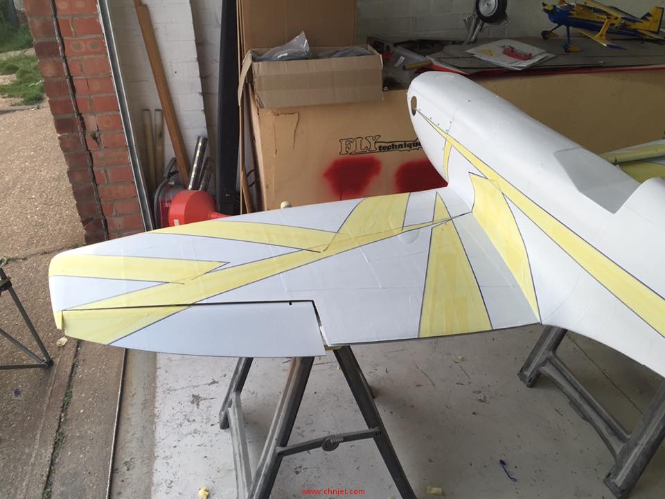 涡桨版喷火Spitfire飞机米字涂装过程 
