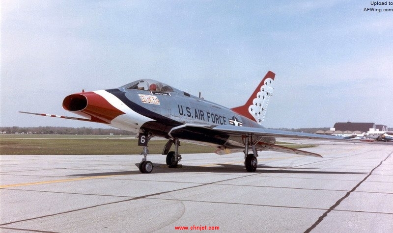 North_American_F-100D_Super_Sabre_USAF.jpg