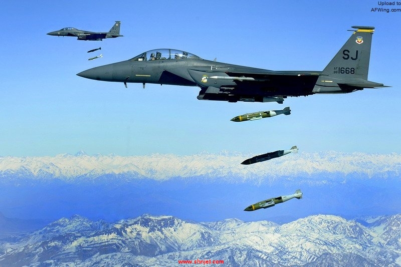 F-15E_drops_2,000-pound_munitions_Afghanistan_2009.jpg