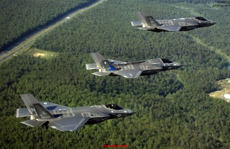 F-35_Lightning_II_variants_in_flight_near_Eglin_AFB_in_2014.jpg