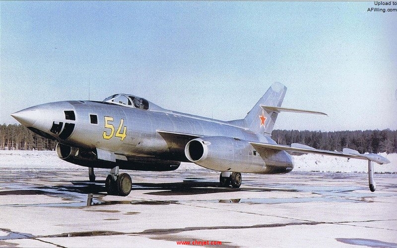Yak-26-3%20%28Brewer-B%29%203.jpg