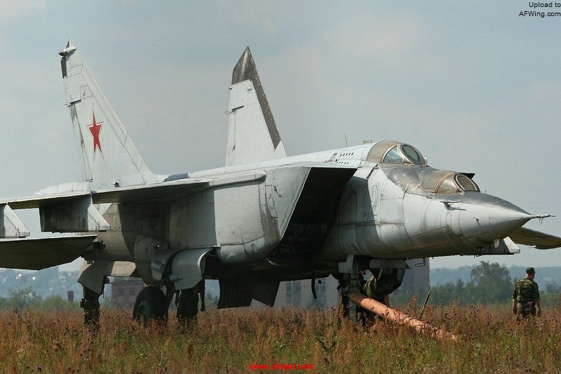 MiG-25PU-SOTN_Foxbat-C_02_blue_%288605743456%29.jpg