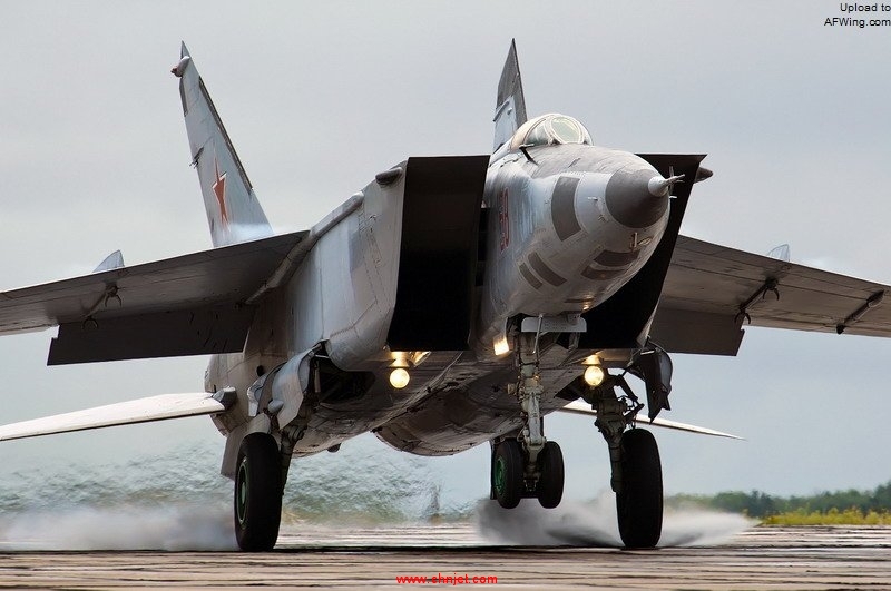 Russian_Air_Force_Mikoyan-Gurevich_MiG-25RB_Beltyukov-1.jpg