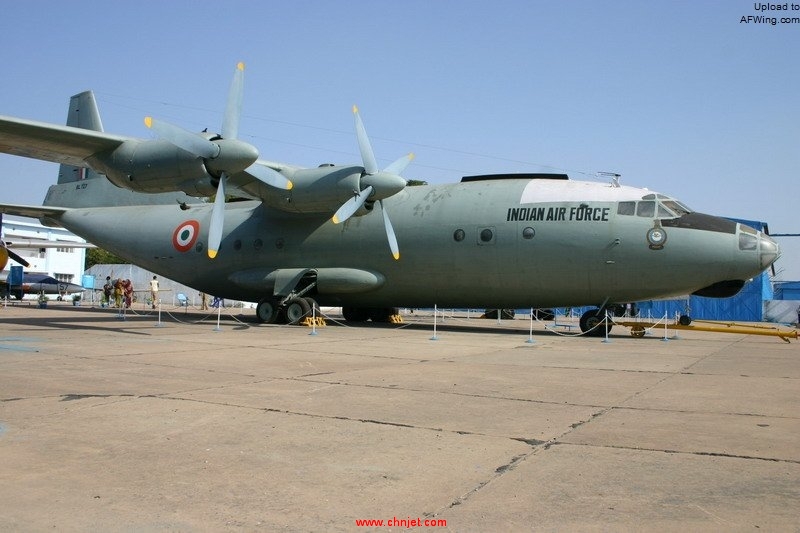 BL727_Antonov_An.12_Indian_Air_Force_%288448371506%29.jpg