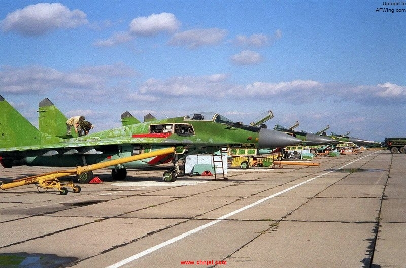 Moldovan_MiG-29C_is_readied_for_air_shipment.jpg