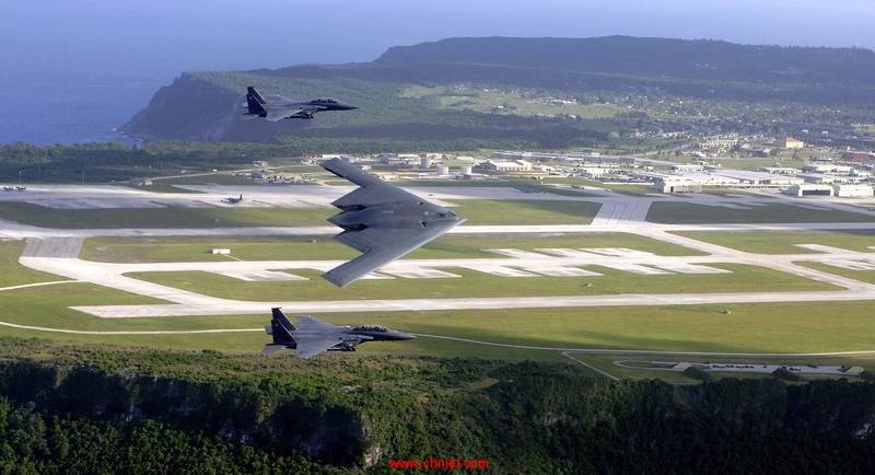 gpw-20060917-UnitedStatesAirForce-050705-F-MJ260-001-B-2-Spirit-F-15E-Strike-Eagles-Andersen-AFB-Guam-20050705-medium.jpg