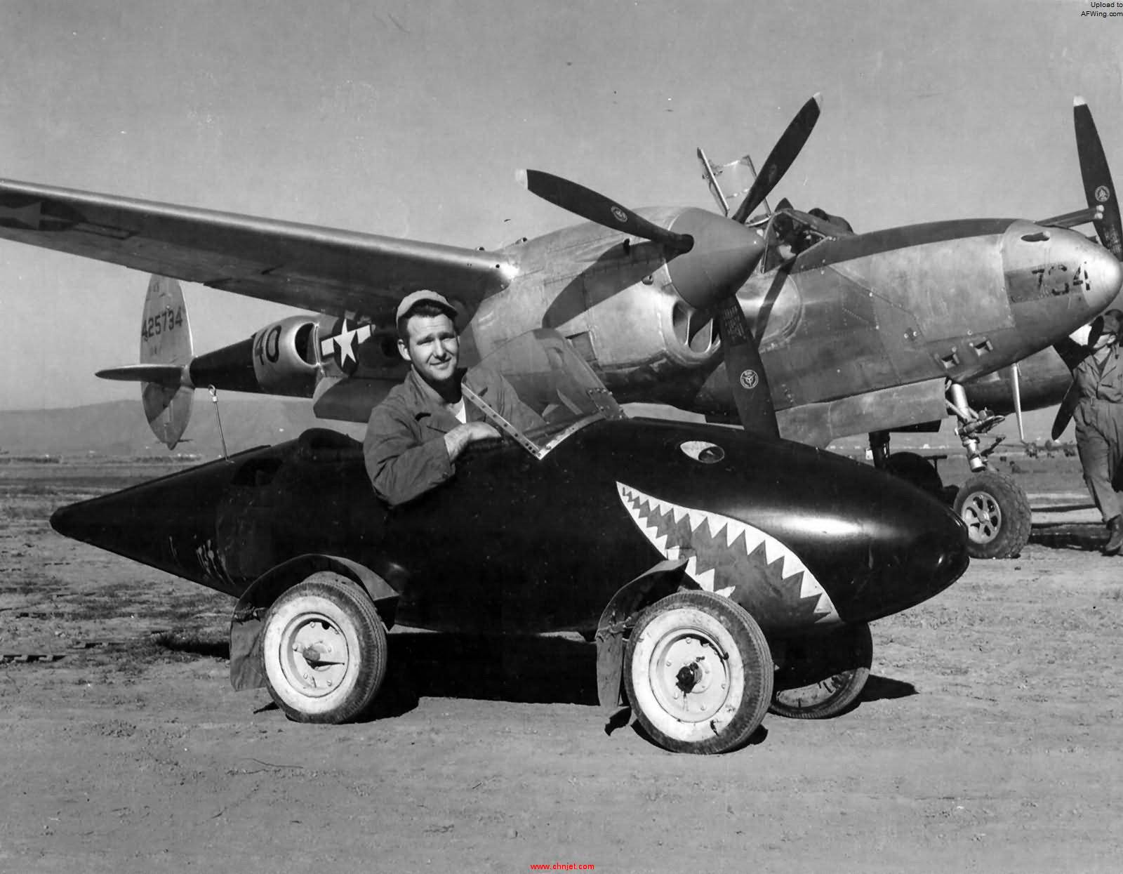 P-38L_Lightning_40_44-25734_Betts_II_of_the_71st_FS_1st_FG_Lesina_Italy.jpg