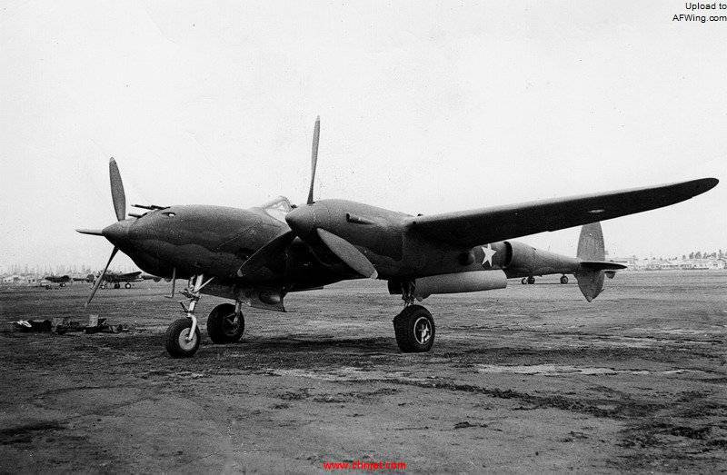 Lockheed-P-38F-1-LO-Lightning-USAAF-41-7591-15AF-82FG96FS-Long-Beach-CA-1942.jpg
