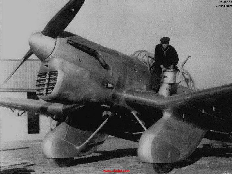 Ju87-V1-Prototype-Fueling-1935_3af-s.jpg