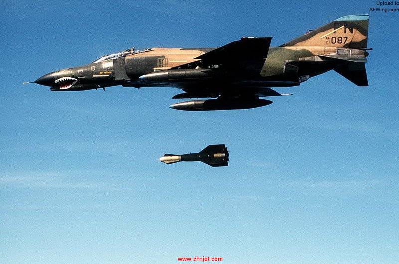 F-4E_3rd_TFW_dropping_GBU-15_1985.jpg