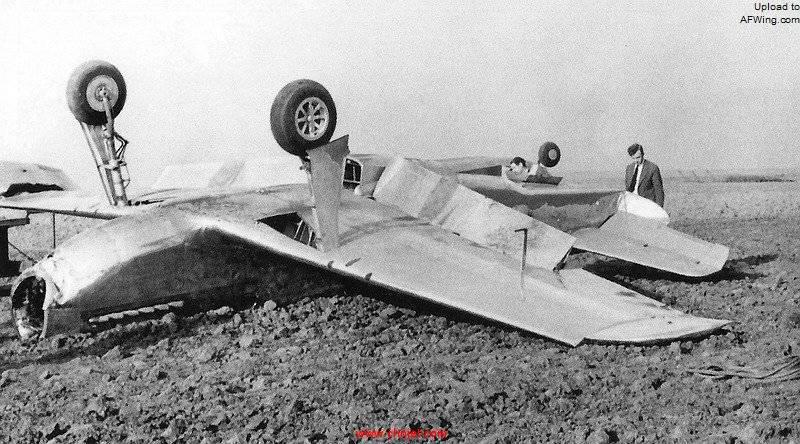 North-American-Aviation-NA-73X-NV19998-crash-landing-20-November-1941-11.jpg