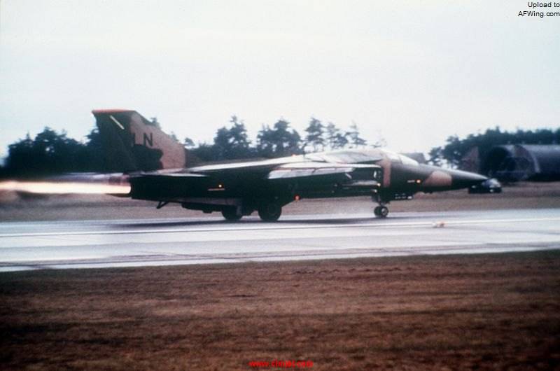 800px-F-111F_48_TFW_taking_off_for_Libya_1986.jpg