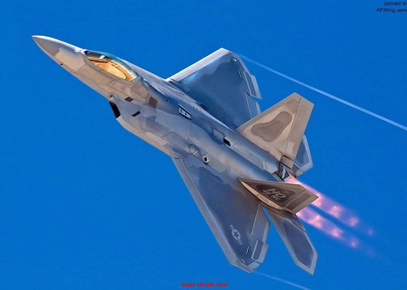AIR_F-22A_Fort_Worth_Air_Show_LMCO_lg.jpg