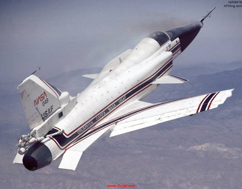 X-29_at_High_Angle_of_Attack_with_Smoke_Generators.jpg