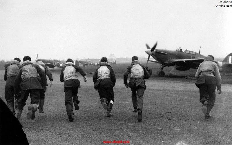 RAF-fighter-pilots-scramble-for-their-planes-Battle-of-Britain-WWII-1940.jpg
