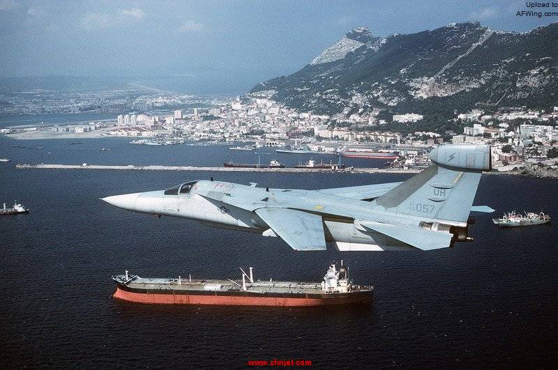 EF-111A_Raven_overflies_tanker_near_Gibraltar.jpg