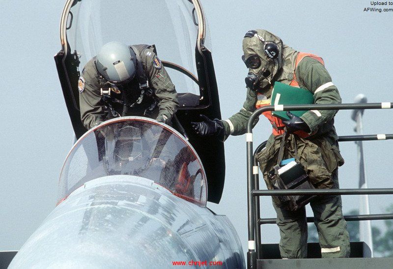 1987-410-f-15c-chemical-warfare.jpg