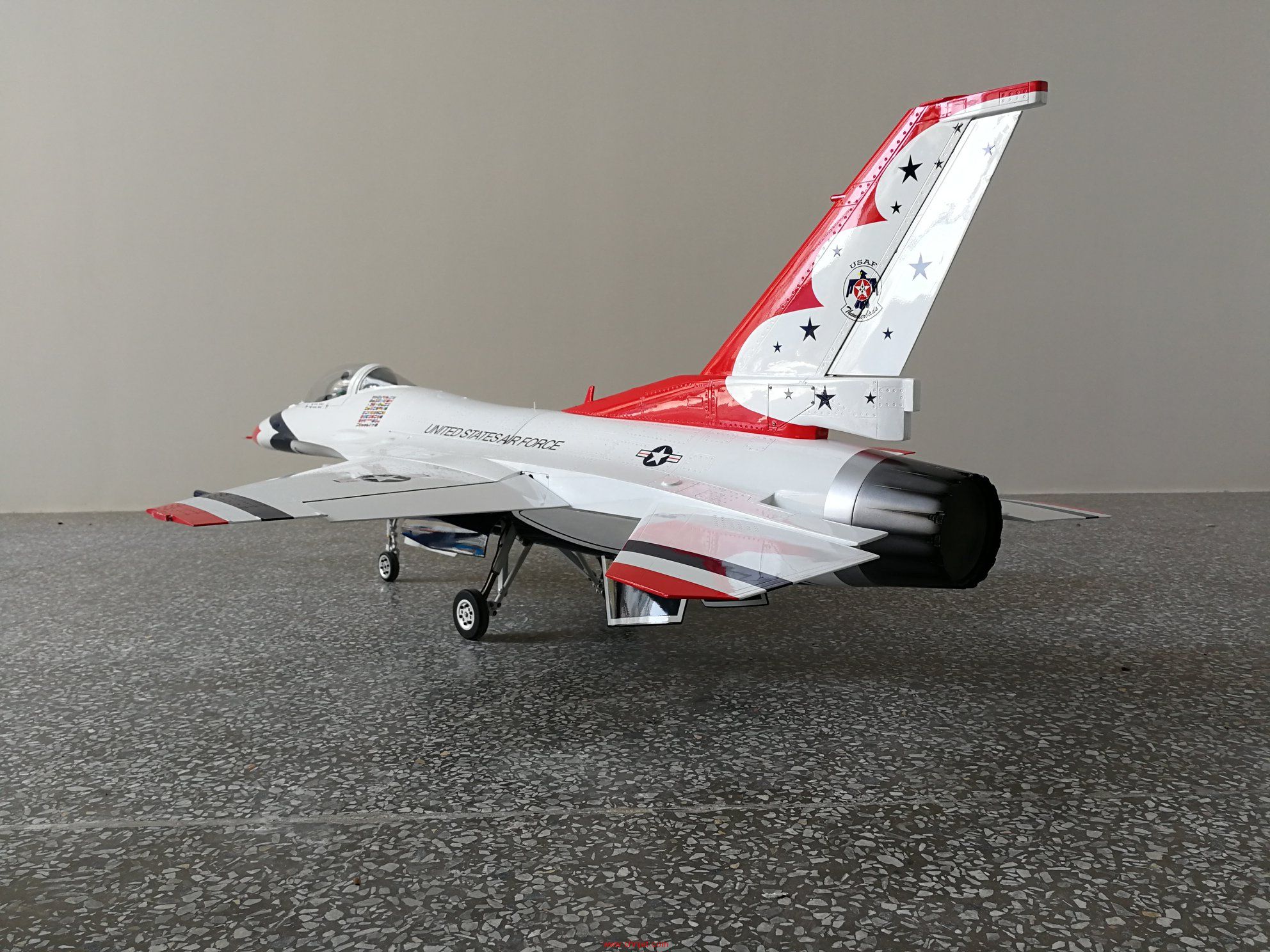 T- one models 1:8 F16