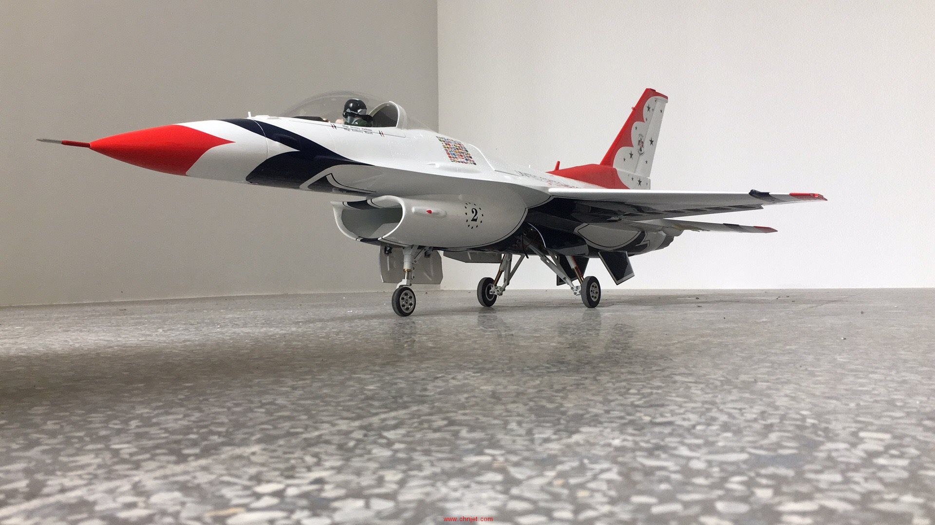 T- one models 1:8 F16