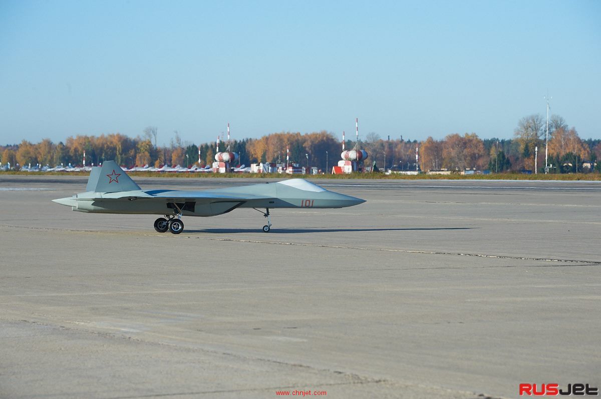 Rusjet展示新飞机