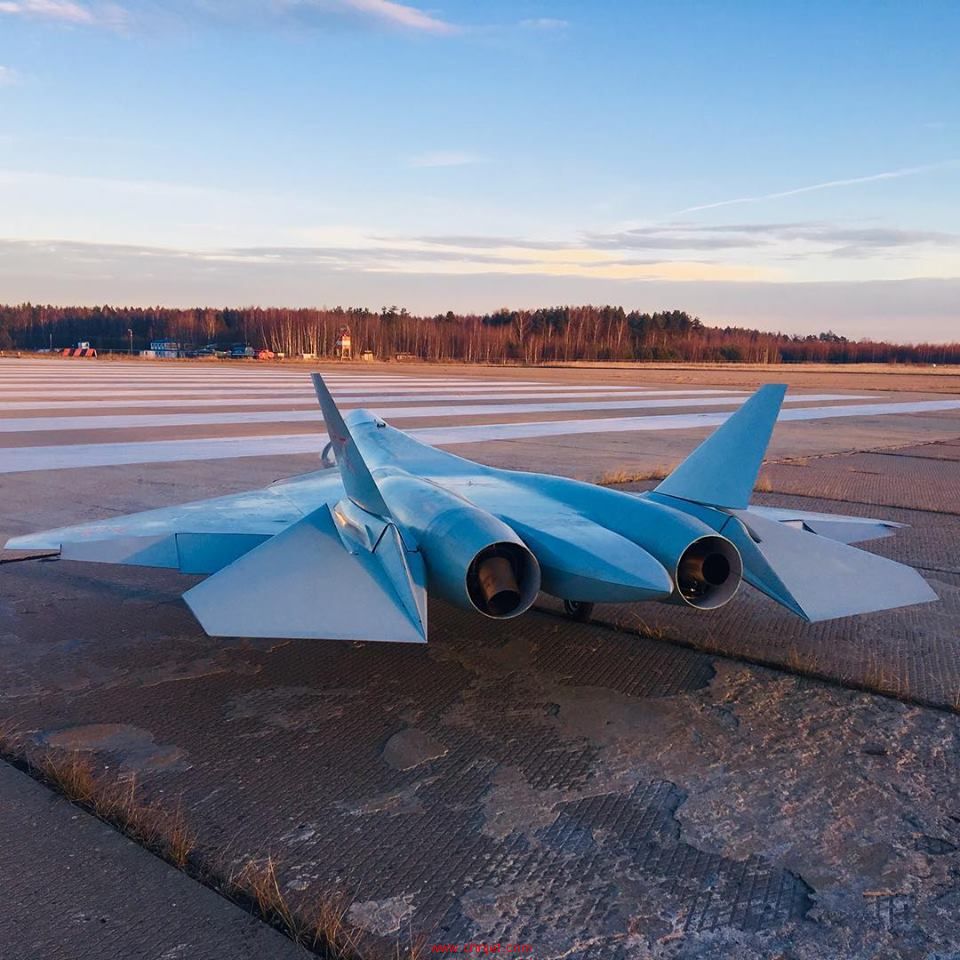 Rusjet展示新飞机