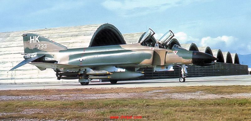 480th_Tactical_Fighter_Squadron_McDonnell_F-4D-31-MC_Phantom_66-7733_Phu_Cat_AB_RVN_1969.jpg