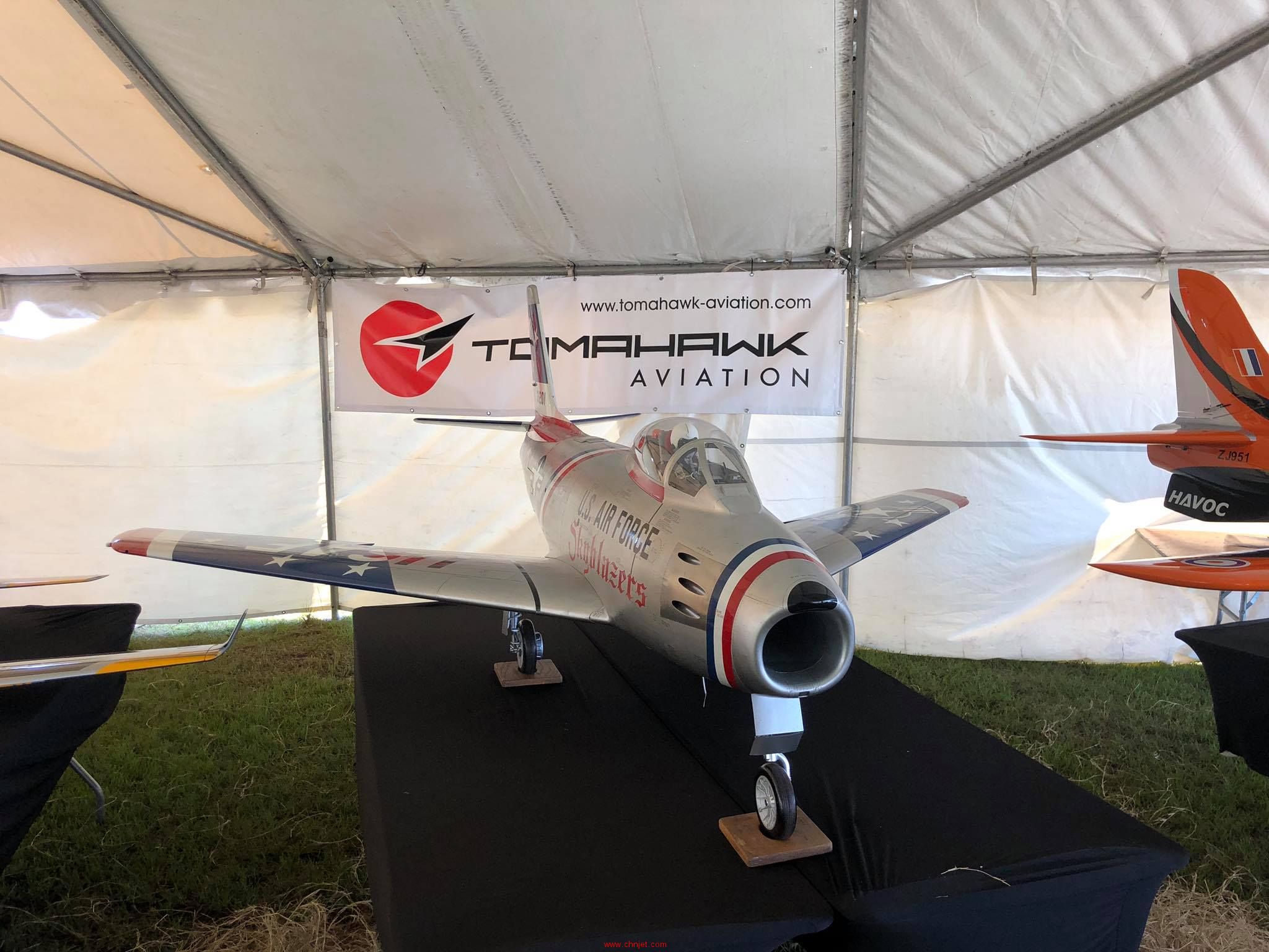 Tomahawk Aviation的展台