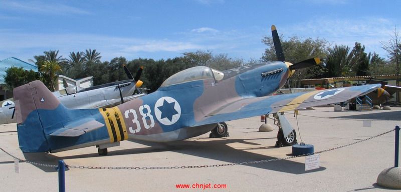 P-51D-Mustang-hatzerim-2.jpg