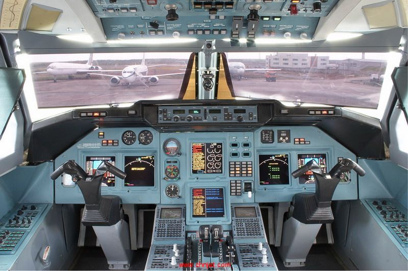 Tupolev_Tu-214_cockpit.jpg