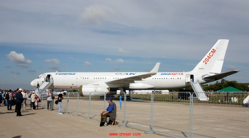 Tupolev_Tu-204SM_at_the_MAKS-2011.jpg